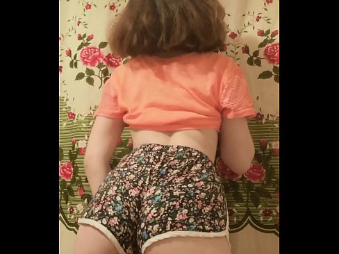 ❤️ セクシーな若いベイブがカメラでショーツを脱ぐ ❌ 上質なセックス ❌️