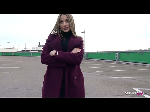 ❤️ ドイツ人スカウトマンは、夢のようにスティール、駐車場のテルテル、お金のためのセクシーに触れることです。 ❌ 上質なセックス ❌️