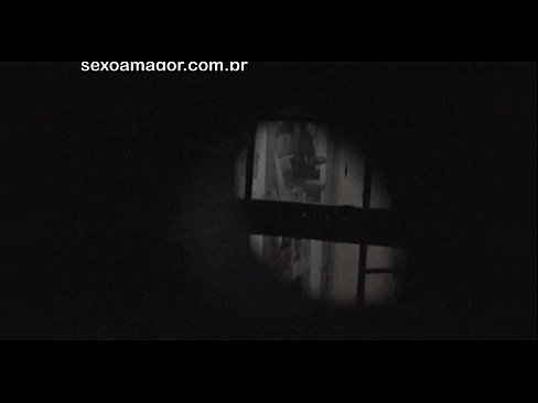 ❤️ ブロンドが空洞のレンガの後ろに隠れた近所の盗撮犯に密かにビデオ撮影される ❌ 上質なセックス ❌️